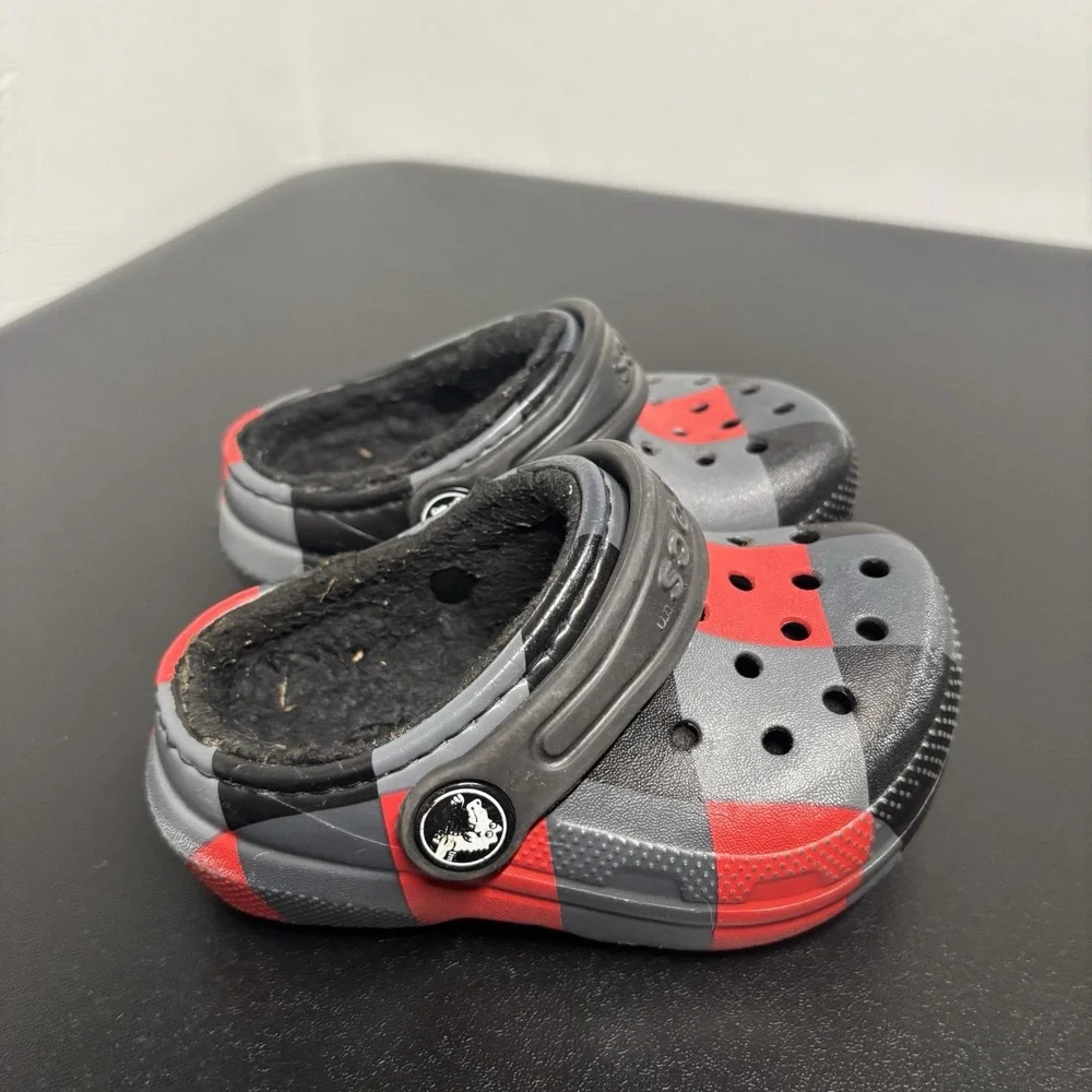 Crocs Classic Fur‎ Lined Plaid Checkered Fleece Clog Grey Red Black Baby Sz 5c